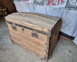 Ancienne malle de rangement