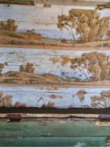Ancienne malle de rangement avec peinture