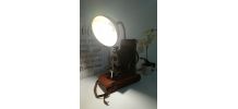 Appareil photo vintage recyclé en lampe à poser déco