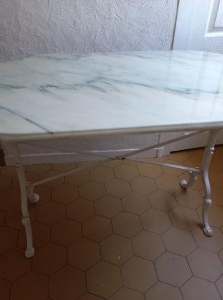table bistro