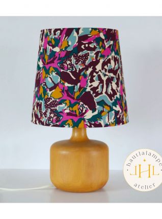 Lampe vintage pied en bois blond et abat-jour imprimé