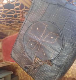 Pouf en cuir vintage 