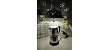Cafetière italienne vintage recyclée en lampe à poser