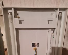 Miroir salle de bain avec rampe de lumière