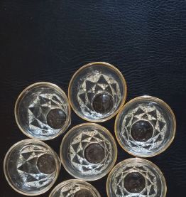 Lot de 7 verres à facettes liséré doré