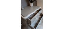 Commode sauteuse