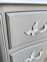 Commode sauteuse