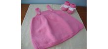 Robe et chaussons assortis bébé 3/ mois tricotés main
