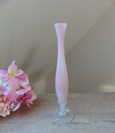 Vase Romantique Soliflore Rose en Opaline avec Pied Torsadé 