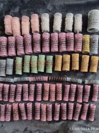 68 bigoudis rouleaux anciens, 40 épingles métal, épingles pl