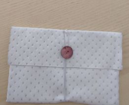 pochette crème brillante souple
