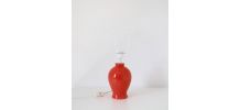 Lampe avec pied en céramique rose corail et abat-jour "scall