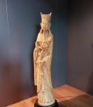 statuette chinoise en résine estampillée socle bois