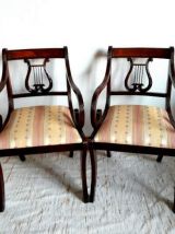  Paire de fauteuils à dos de Lyre style Charles X 