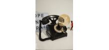 Ancien téléphone de 1943 recyclé en lampe à poser