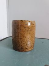 Vase ou pot à crayons en grès, signé CG