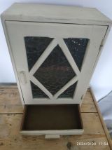 Armoire à pharmacie 