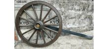 Roue calèche charrette en bois avec support métal, ancien