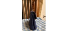 Sac à main en daim bleu et anse carey