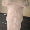 Très joli vase en pate de verre rose pâle et blanc,1,5kg  mu