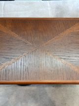 Table basse chêne et laiton vers 1960 