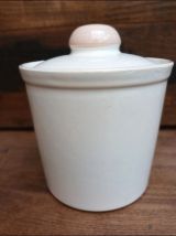 Un pot couvert ou poubelle de table H Pacteau - C Boutain 
