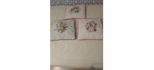 3 petits coussins brodés et cousus main travailremarquable 