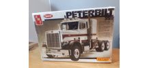 Maquette AMT Matchbox camion Peterbilt 359 1/25 avec moteur