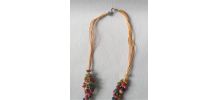 Collier ethnique coloré. Très bon état.