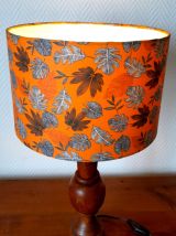 Lampe en bois art déco et abat-jour feuillages 