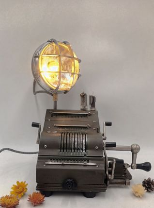Lampe industrielle, Detournement d'objet
