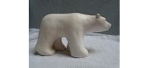 Ours blanc en marche ,terre cuite patinée.