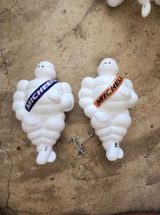 Paire de Bibendum michelin 26 cmbande bleu ou jaune