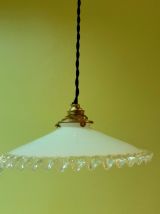 Paire de suspensions opaline gaufrées vintage 