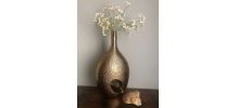 Vase en céramique doré.
