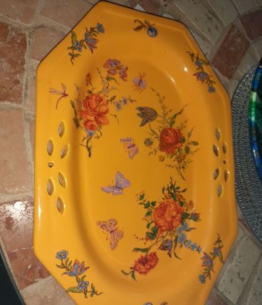 Plat en faïence provencale