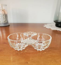 Ancienne salière poivrière en verre moulé, années 60