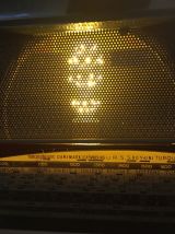 Lampe réalisée avec un ancien poste radio