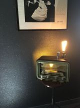 Lampe réalisée avec un ancien poste radio