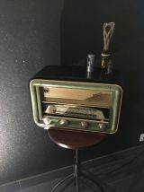 Lampe réalisée avec un ancien poste radio
