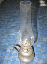 lampe à pétrole en étain