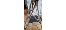 Ancien escabeau en bois 