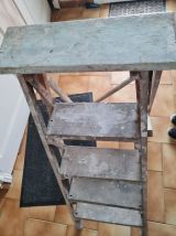 Ancien escabeau en bois 