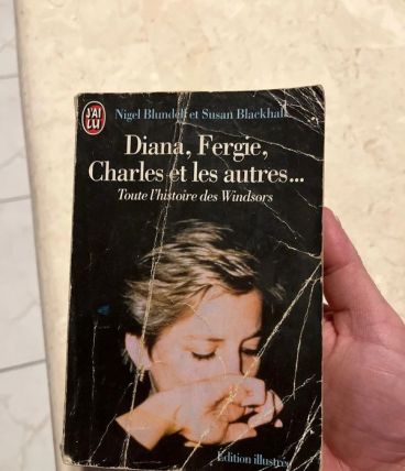 Diana, Fergie, Charles et les autres. Par Nigel Blundell 
