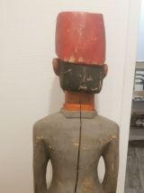 Statue colon en bois peint