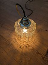 Lampe à poser avec globe en verre.