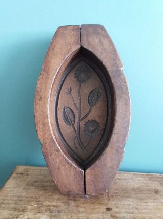 Moule à beurre ancien en bois décor sculpté