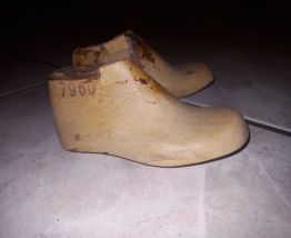 Formes chaussures enfant bois