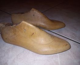 Formes chaussures femme bois