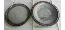 Poterie de la vallée noire : deux plats en grès émaillé